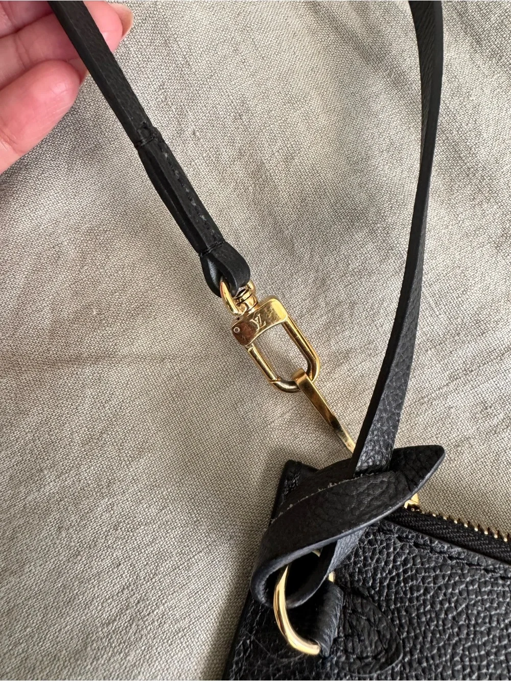 Louis Vuitton Neverfull Empreinte Monogram Pochette
Clutch Wristlet - Picture 3 of 5